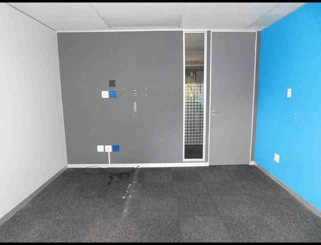 724M² OFFICE TO LET IN HYDE PARK
